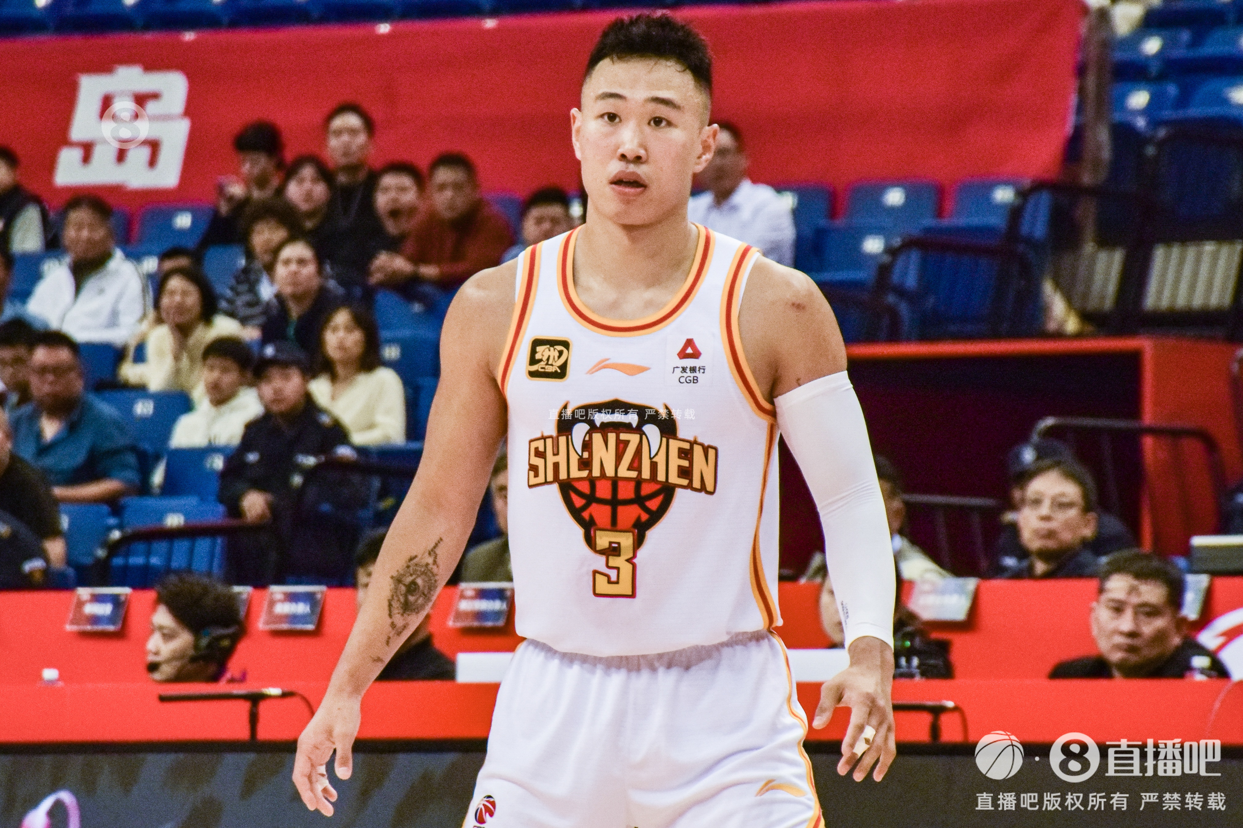 开云体育-双枪！贺希宁半场13中6砍14分 史密斯半场9中5砍18分&amp;第二节15分