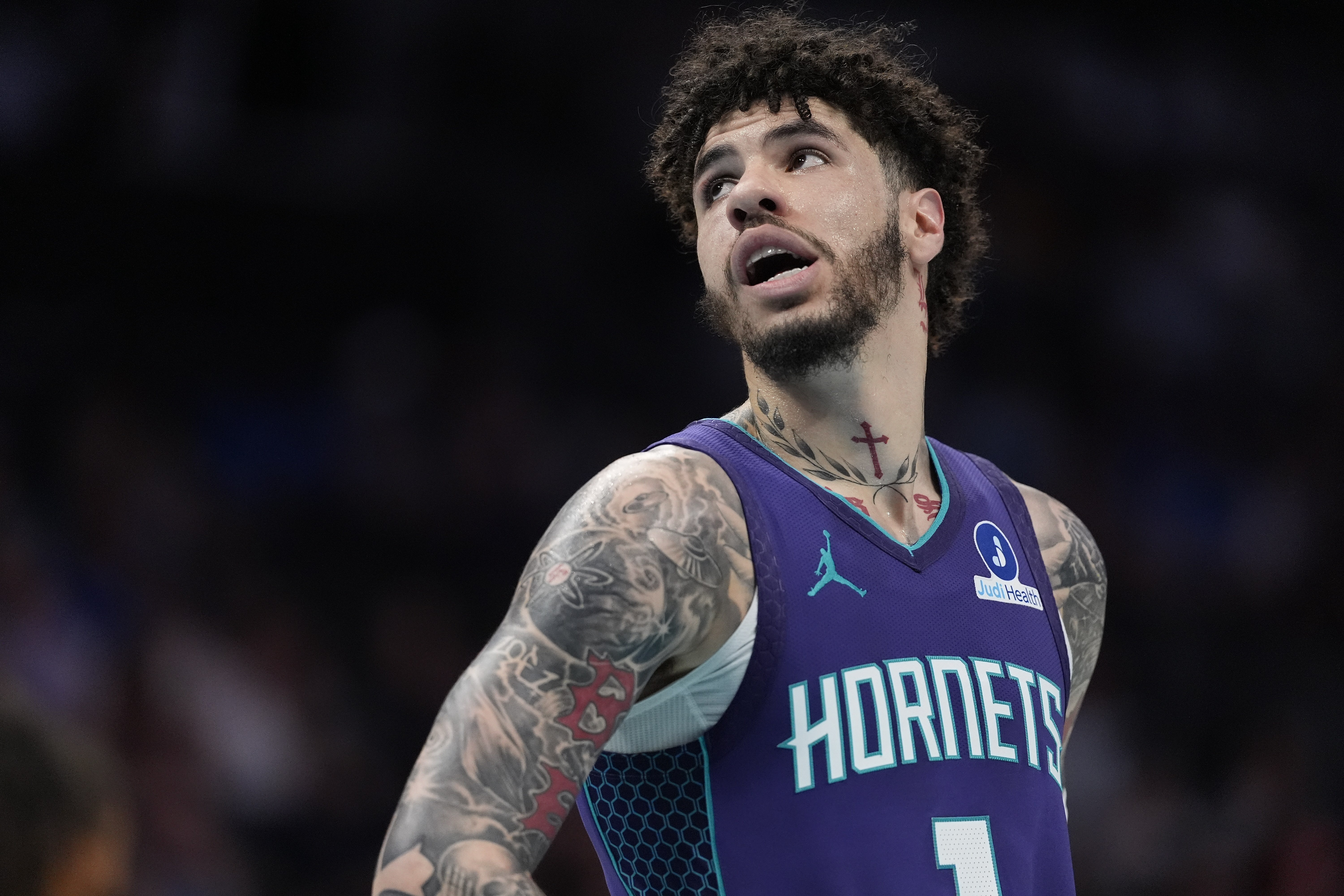 kaiyun-虎头蛇尾！拉梅洛·鲍尔24中12&amp;三分15中6空砍36+5+6 末节零分